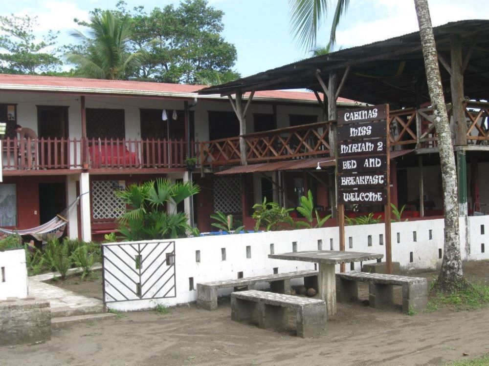 Cabinas Miss Miriam 2 Тортугеро Экстерьер фото