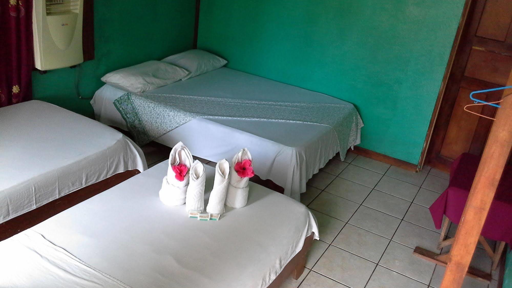 Cabinas Miss Miriam 2 Тортугеро Экстерьер фото