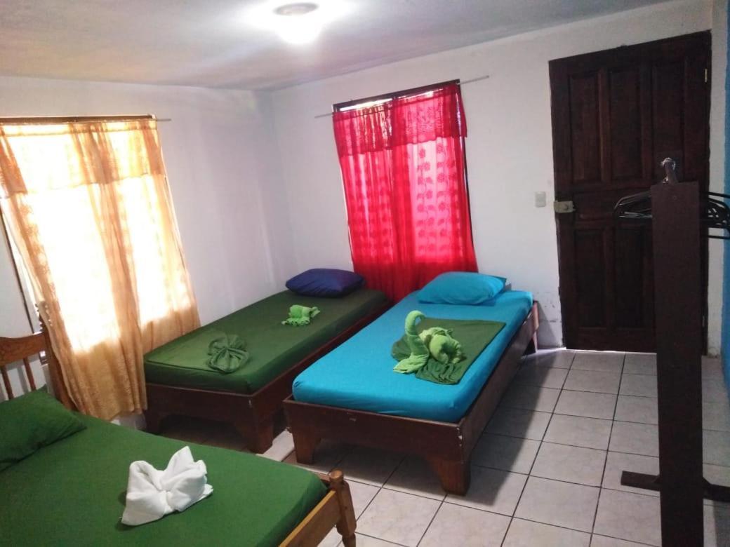 Cabinas Miss Miriam 2 Тортугеро Экстерьер фото